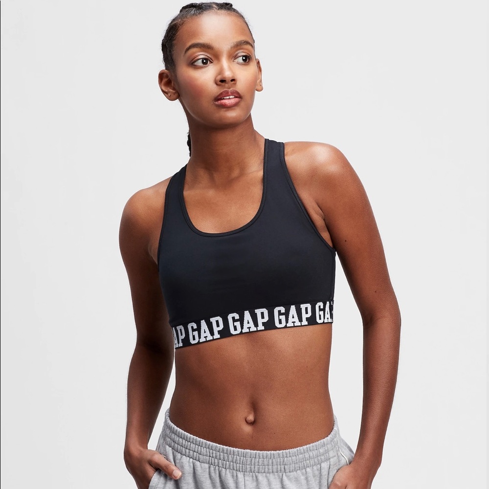 GapFit T-Back Sports Bra Black and White